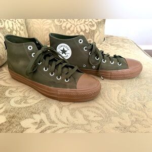 Converse Chuck Taylors-Men sz 10-olive green- heavy duty canvas- gum soles
